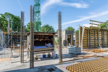 Die Grundrisse des Geb�udes sind auf der Baustelle gut zu erkennen.