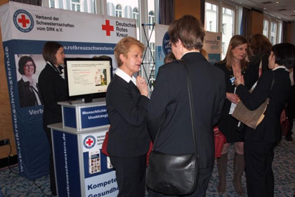 Auch der Verband der Schwesternschaften
vom DRK e.V. war mit einem eigenen Stand
vertreten. Bild: © VdS