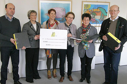 Eine Delegation des LPR BW übergab
die gesammelten Unterschriften Sozialministerin
Altpeter.