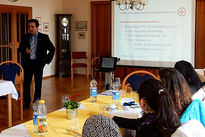 Herr Diemer informierte 
                &uuml;ber Wichtiges aus Sicht der Personalabteilung.