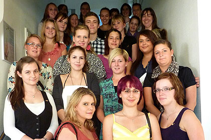 Haben ihr Broschenfest am 28.09.2011 auf dem Relenberg gefeiert - der Fr&uuml;hjahrs-Kurs 2011 der Schule f�r Pflegeberufe der Kliniken des Landkreises G&ouml;ppingen gGmbH.