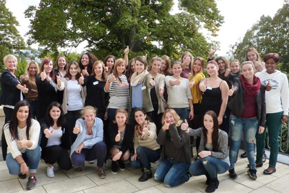 Am Einführungstag
begrüßte die WSSRK einen Teil
der mehr als 60 neuen Schülerinnen.