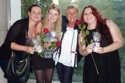 Frau Moor mit den Absolventinnen 
                in B&ouml;blingen.