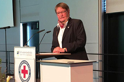 Generaloberin M&uuml;ller-Stutzer 
                w&uuml;rdigte die Arbeit von Frau Morlock-Schicks.