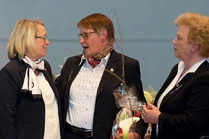 Generaloberin M&uuml;ller-Stutzer 
                kam nicht mit leeren H&auml;nden.