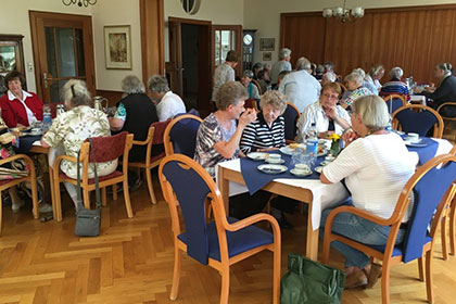 Nach dem offiziellen Teil 
                gab es Kaffee und Kuchen.