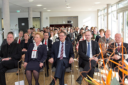 Rund 70 G&auml;ste waren 
                zur feierlichen Er&ouml;ffnung gekommen. 