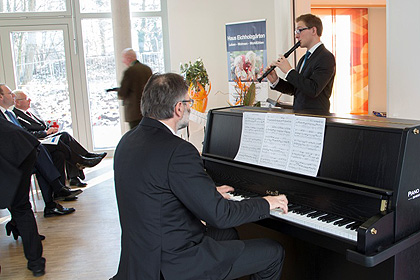 Das Familienduo Hanke 
                aus Sindelfingen sorgte f&uuml;r den 
                passenden musikalischen Rahmen.