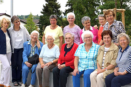 Der Frauenkreis der Johanneskirchengemeinde 
            im Haus Eichholzg&auml;rten.