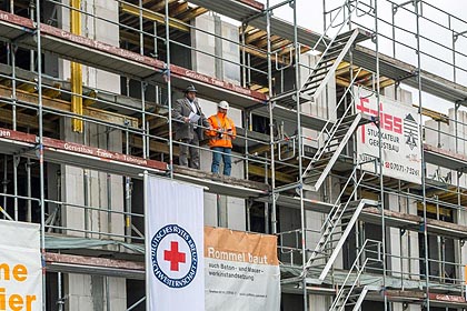 Ein gutgelaunter Zimmermann trug den Richtspruch vor.