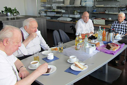 Im Anschluss an die W&auml;schereif&uuml;hrung 
                gab es Kaffee und Kuchen.
