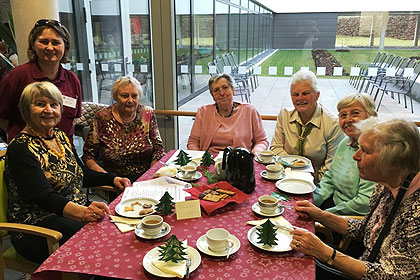 Auch die flei&szlig;igen 
                Ehrenamtlichen waren eingeladen.